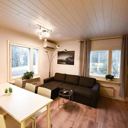 Perheystaevaellinen Paritalo Apartment